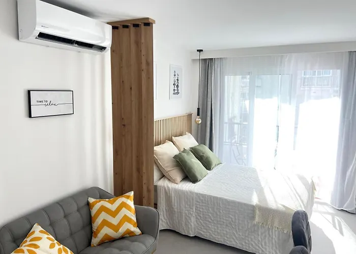 Apartament Palmeras 81 *